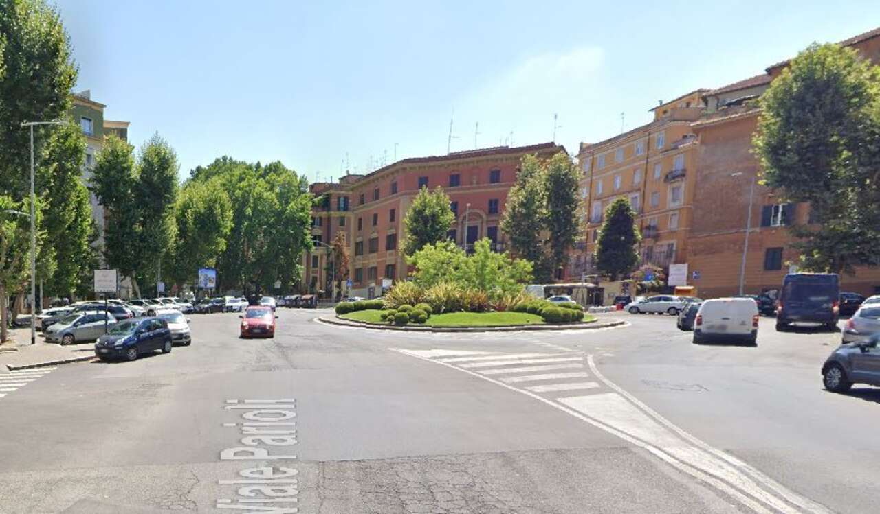 Locale commerciale in affitto in piazza santiago del cile, Roma