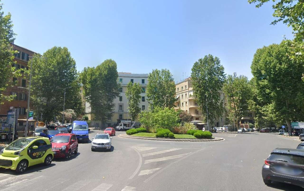 Locale commerciale in affitto in piazza santiago del cile, Roma