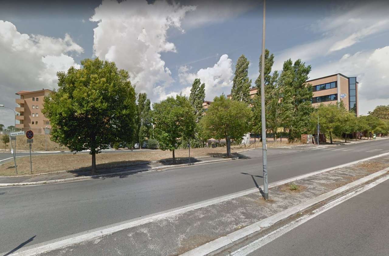 Stabile/Palazzo con posto auto scoperto a Roma in via f. enriquez - 01