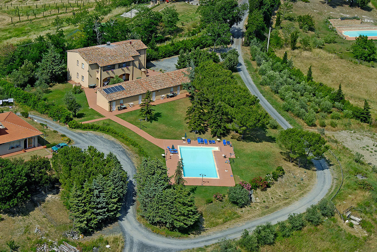 Rustico con giardino a Pomarance