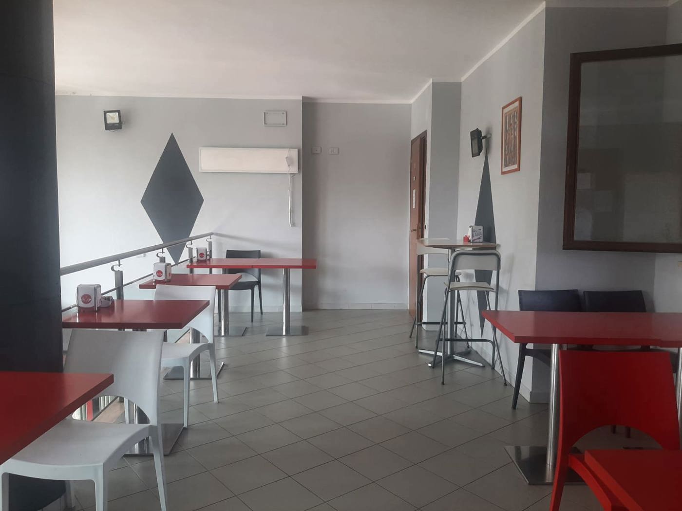 Attivit� commerciale Bar e tabacchi in vendita a Nichelino