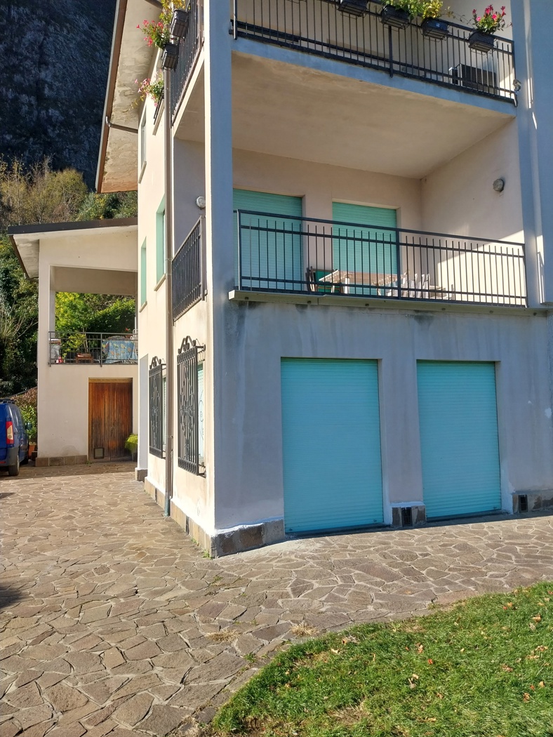 Quadrilocale in vendita a Oliveto Lario