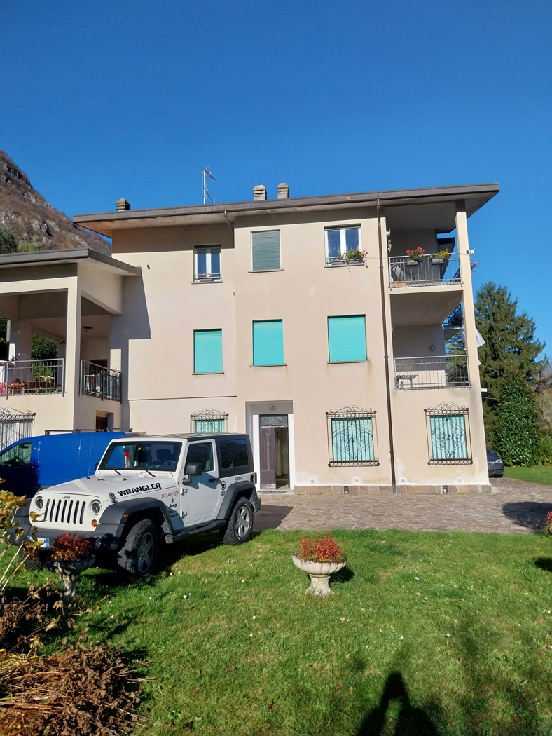Quadrilocale in vendita a Oliveto Lario