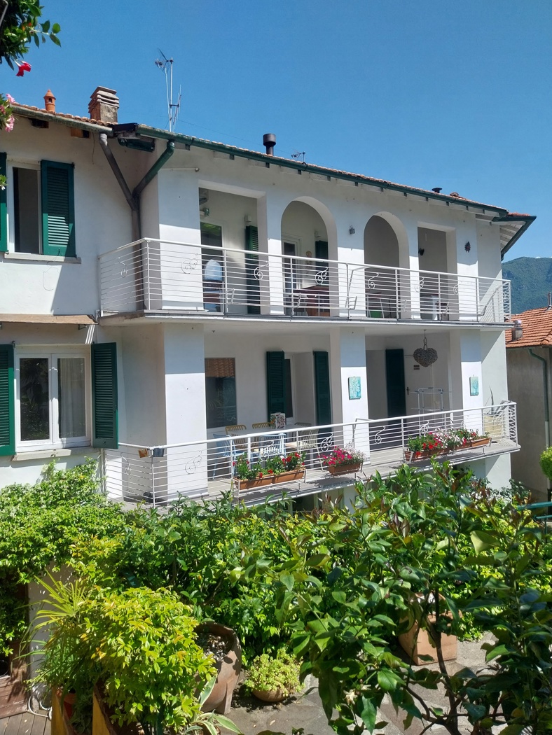 Stabile/Palazzo in vendita a Oliveto Lario