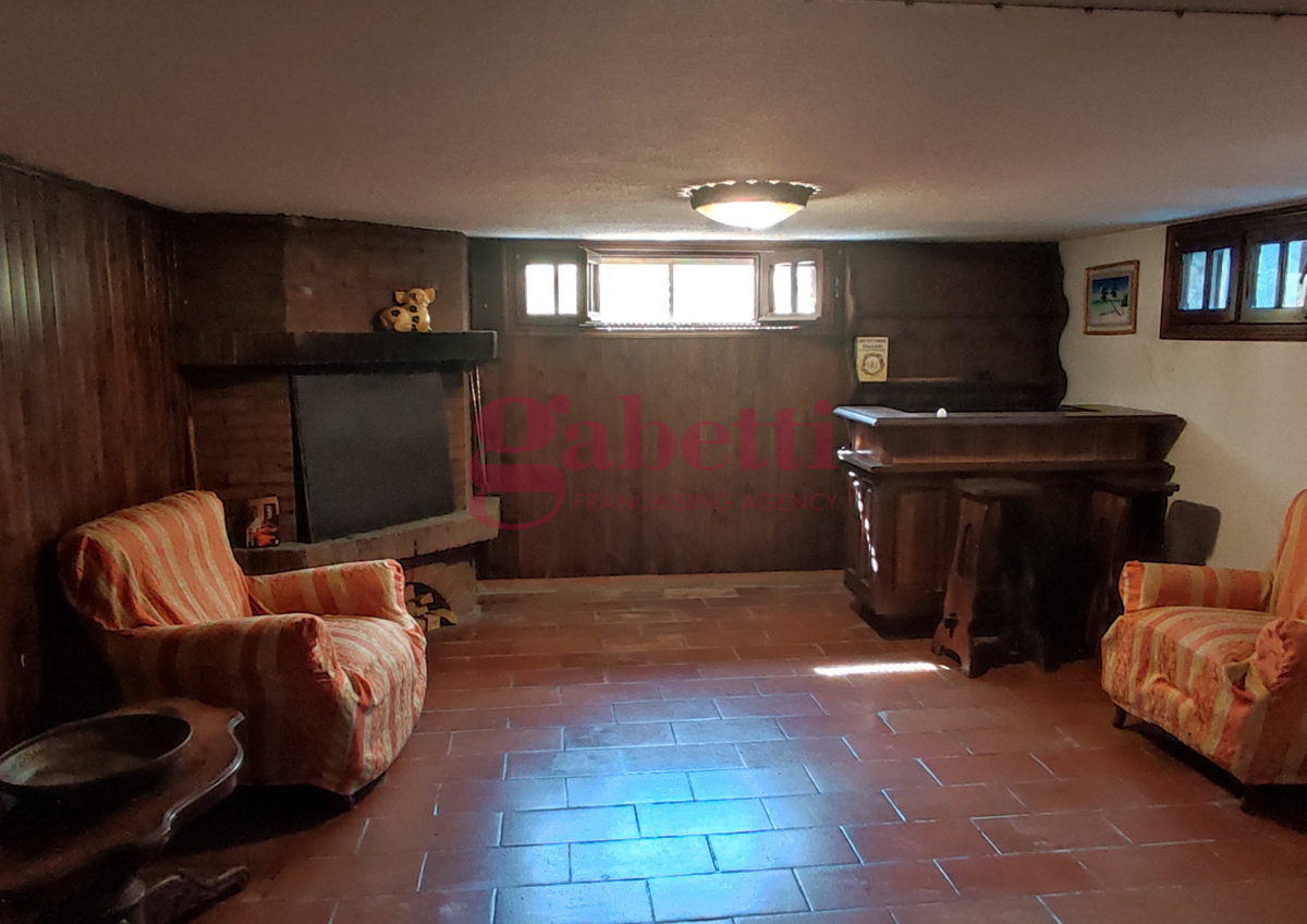 Stabile/Palazzo con box a Pernumia