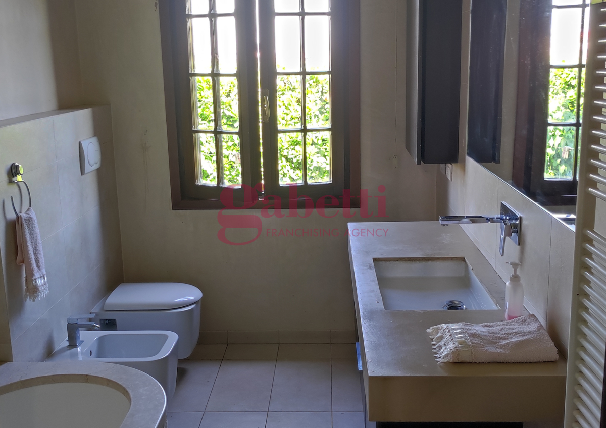 Stabile/Palazzo con box a Pernumia