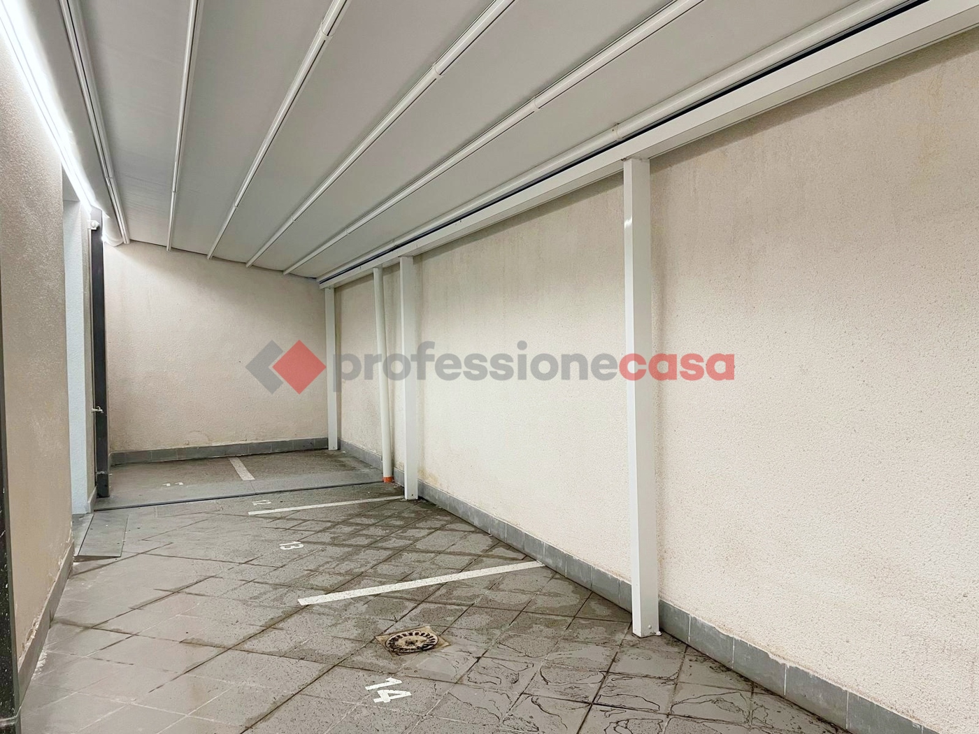 Box/Garage 330mq in vendita a Catania