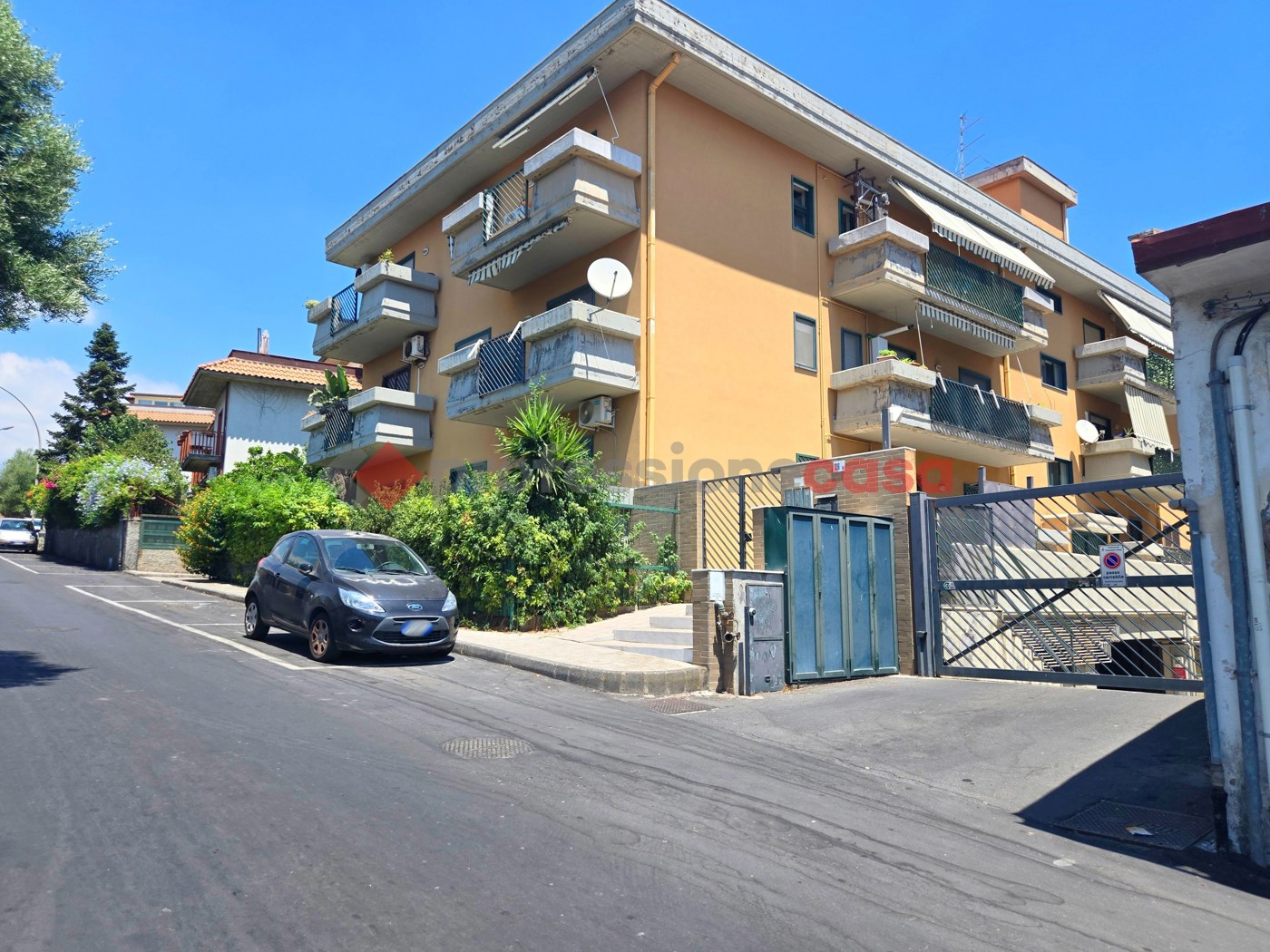 Box/Garage 45mq in vendita a Tremestieri Etneo