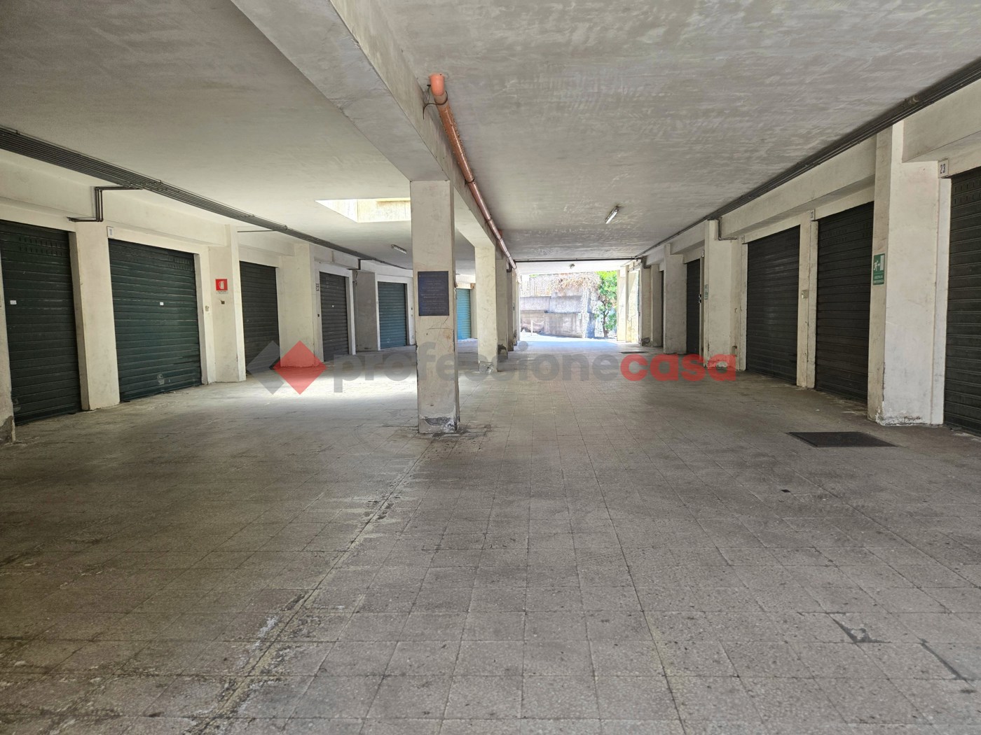 Box/Garage 45mq in vendita a Tremestieri Etneo