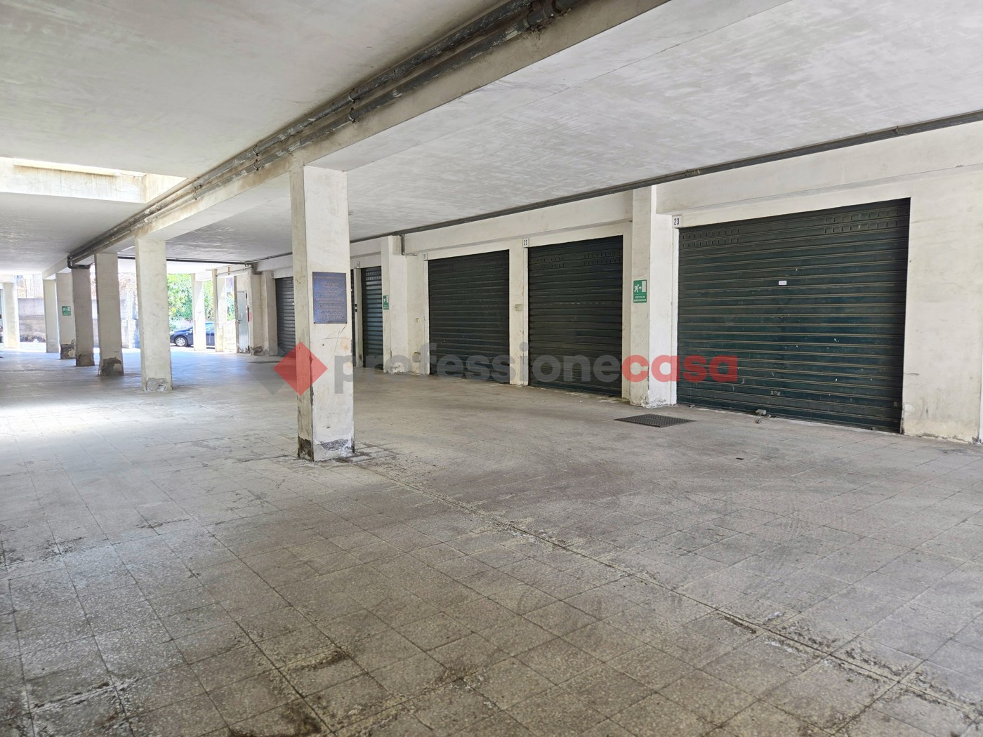 Box/Garage 45mq in vendita a Tremestieri Etneo