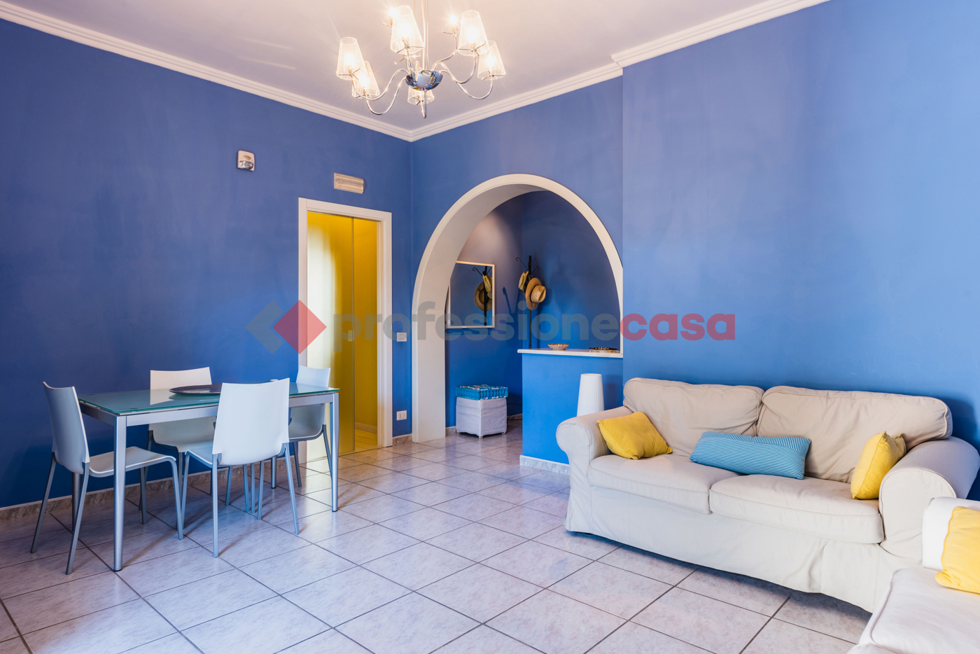 Trilocale arredato in affitto a Aci Castello