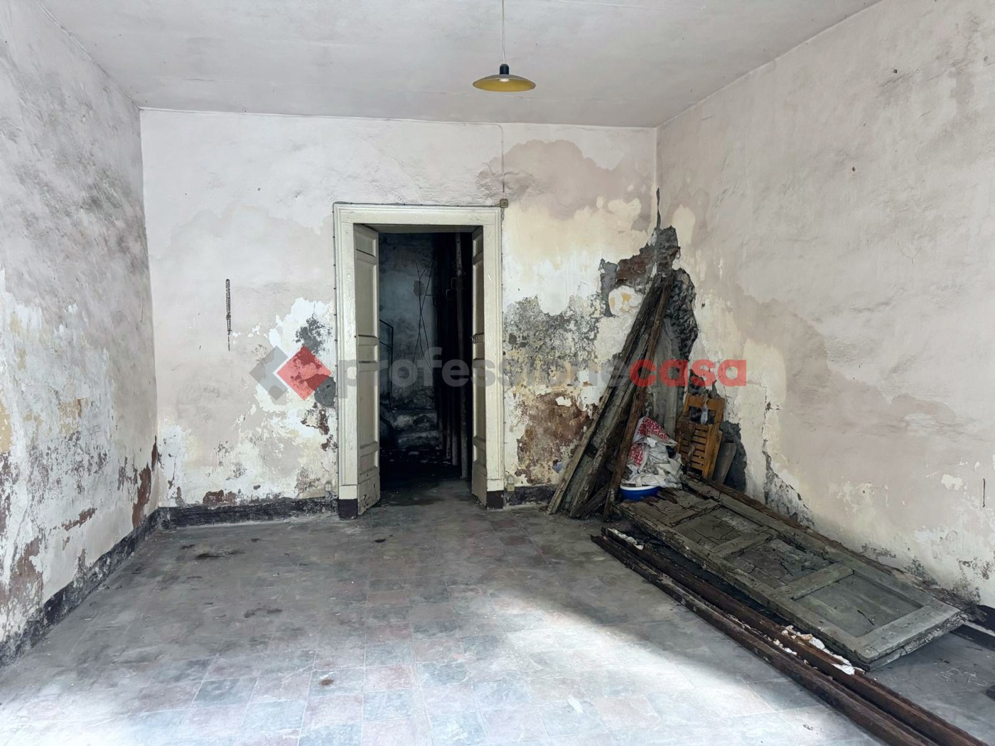 Casa indipendente da ristrutturare a Aci Sant'Antonio