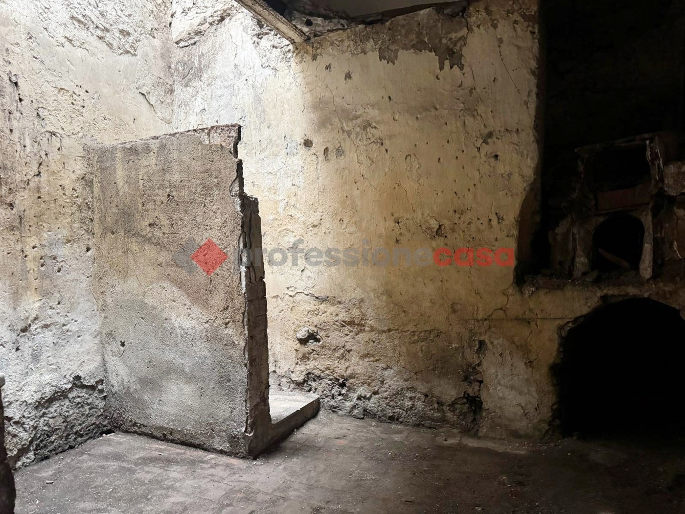 Casa indipendente da ristrutturare a Aci Sant'Antonio