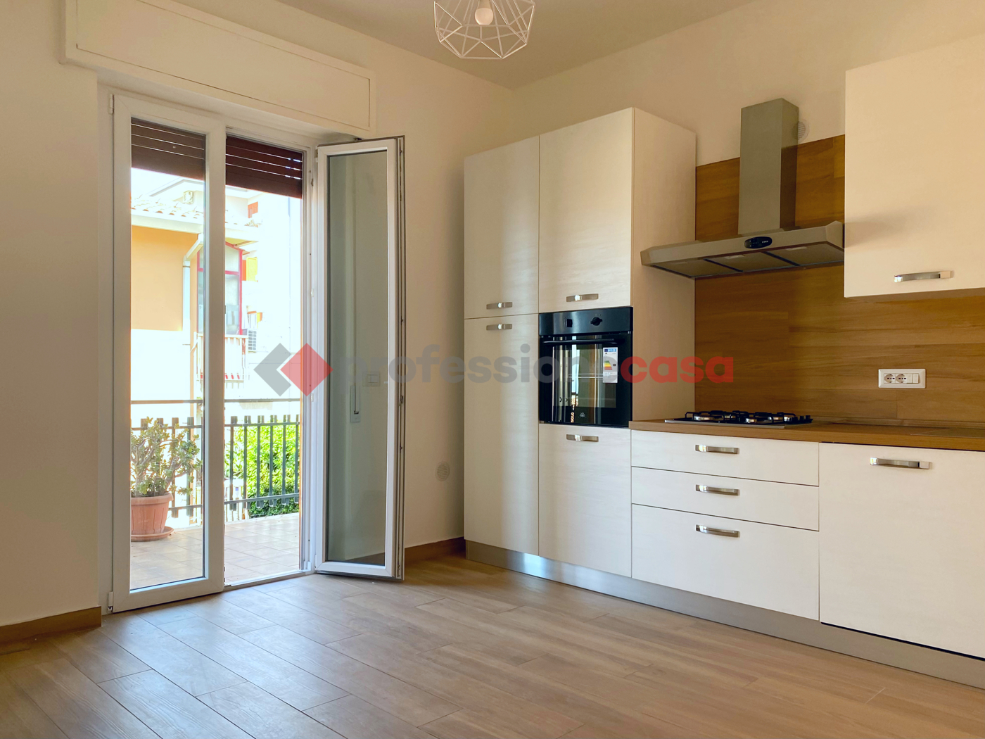 Quadrilocale arredato in affitto a Aci Castello