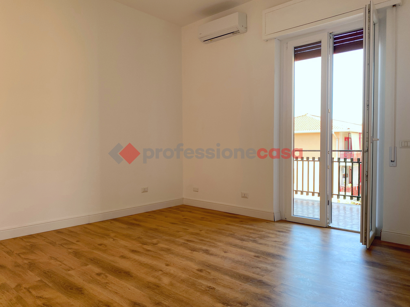 Quadrilocale arredato in affitto a Aci Castello