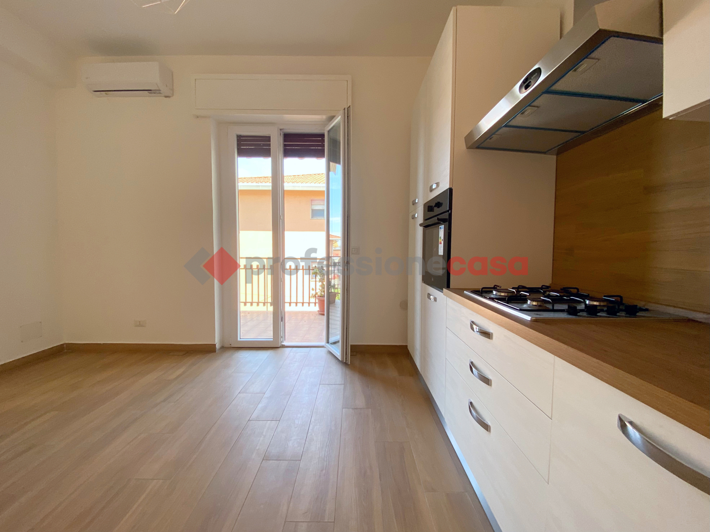 Quadrilocale arredato in affitto a Aci Castello