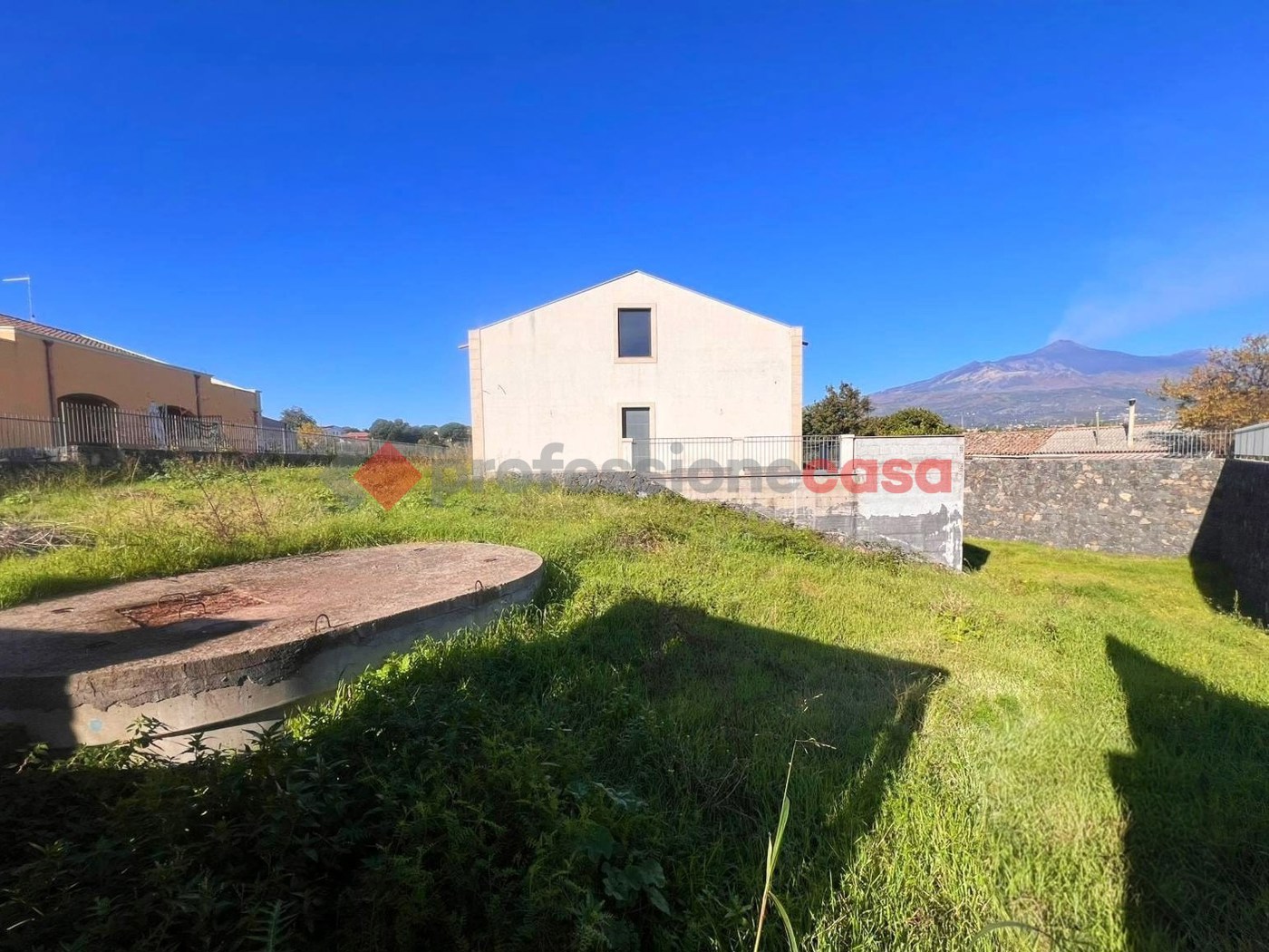 Villa con giardino a Aci Sant'Antonio