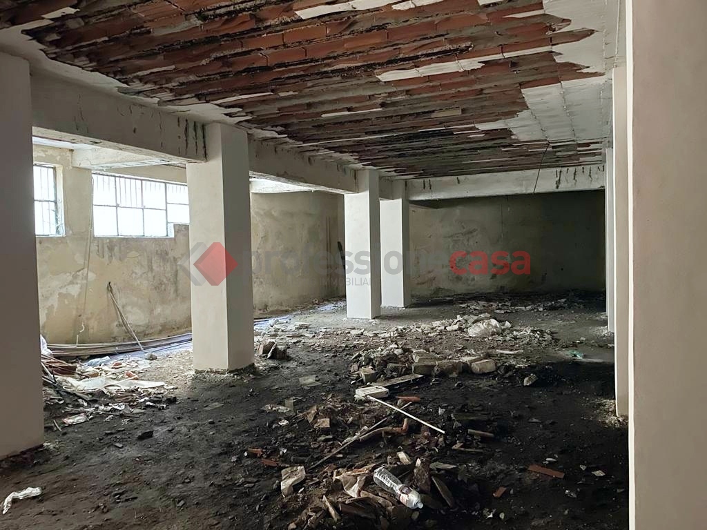 Box/Garage 590mq in vendita a Tremestieri Etneo