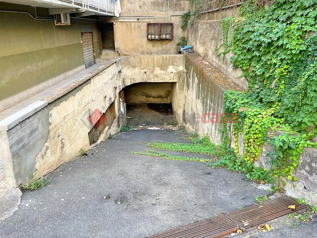 Box/Garage 590mq in vendita a Tremestieri Etneo