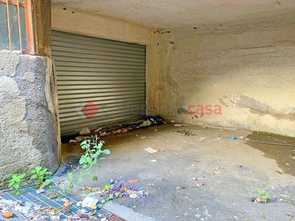 Box/Garage 590mq in vendita a Tremestieri Etneo