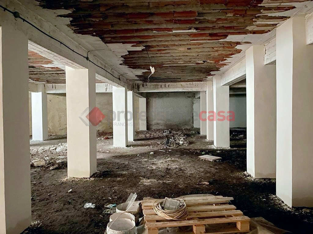 Box/Garage 590mq in vendita a Tremestieri Etneo