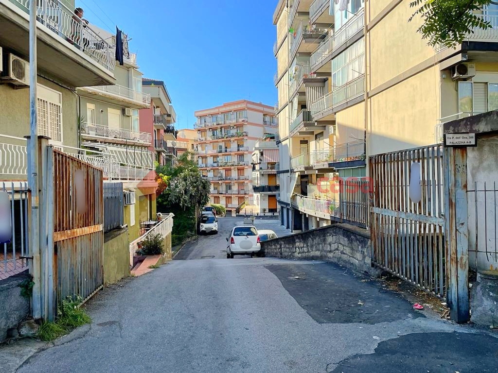 Box/Garage 590mq in vendita a Tremestieri Etneo