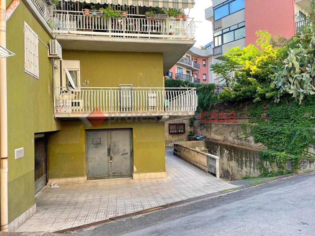 Box/Garage 590mq in vendita a Tremestieri Etneo