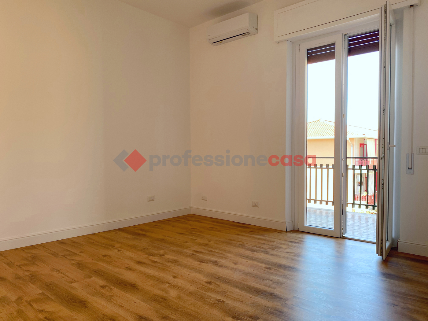 Quadrilocale arredato in affitto a Aci Castello