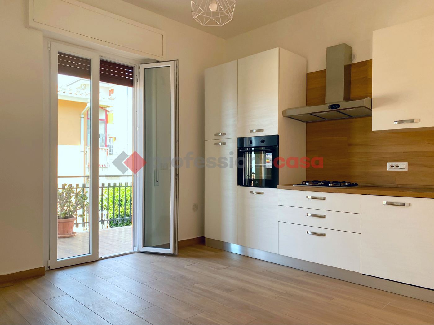 Quadrilocale arredato in affitto a Aci Castello