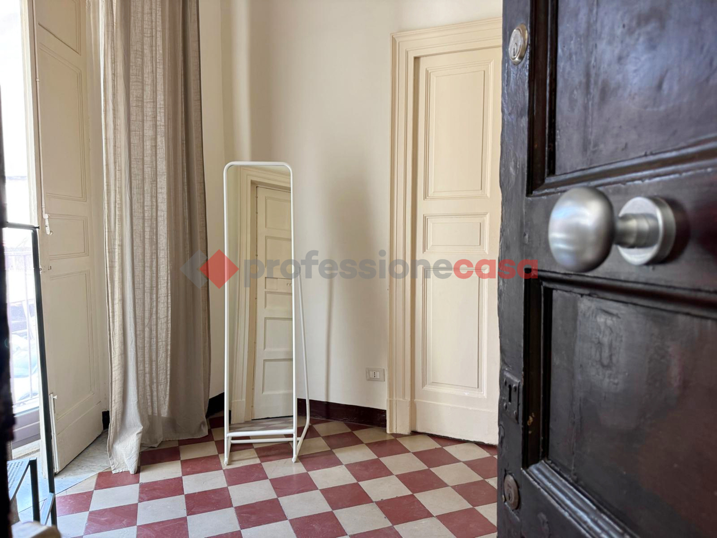 Trilocale arredato in affitto a Catania