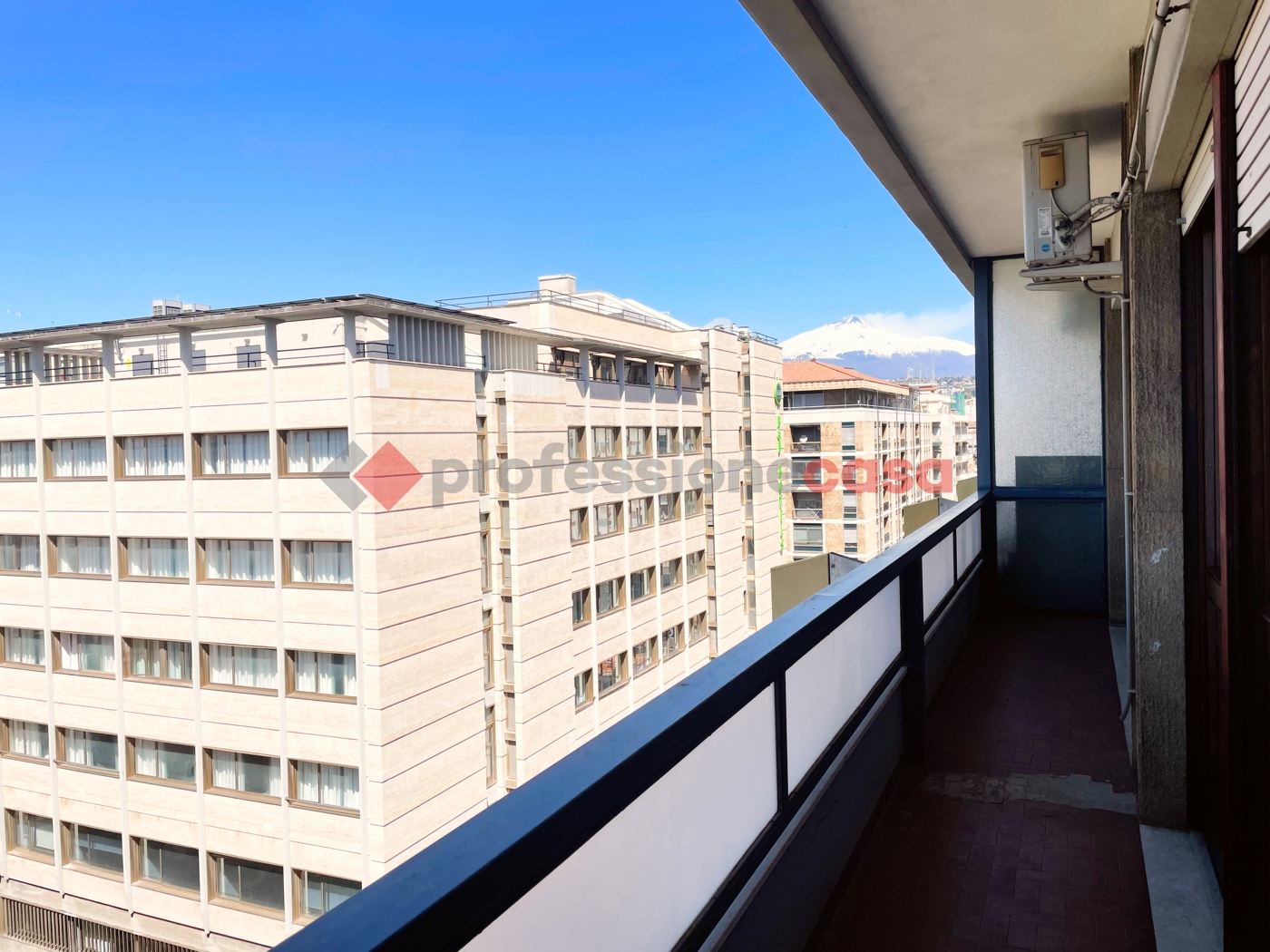 Trilocale arredato in affitto a Catania