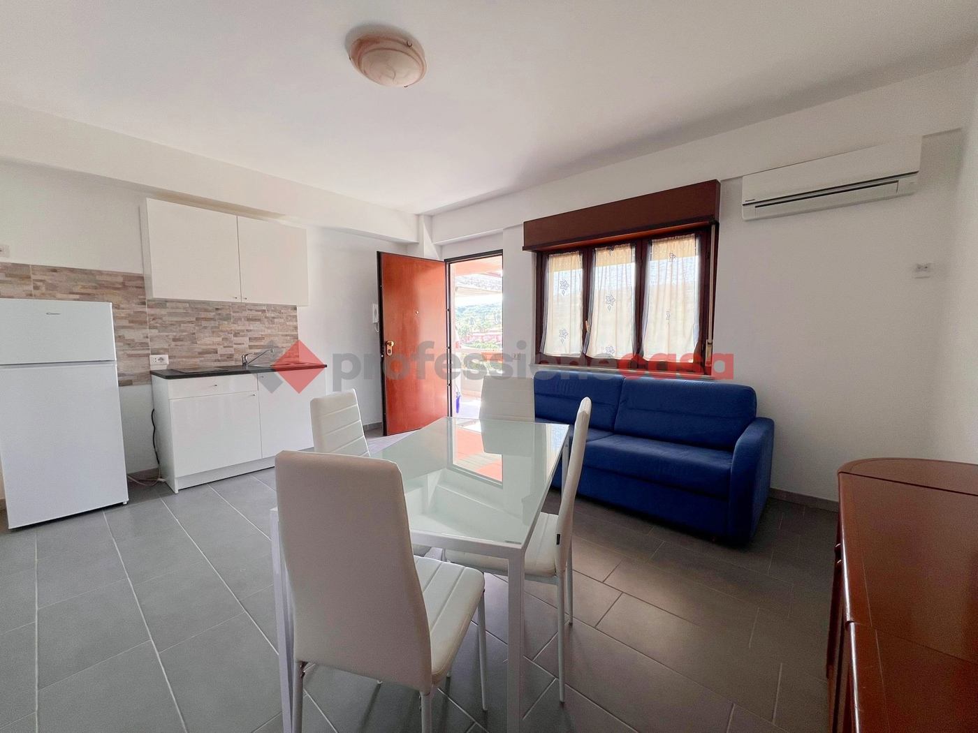 Bilocale arredato in affitto a Aci Castello