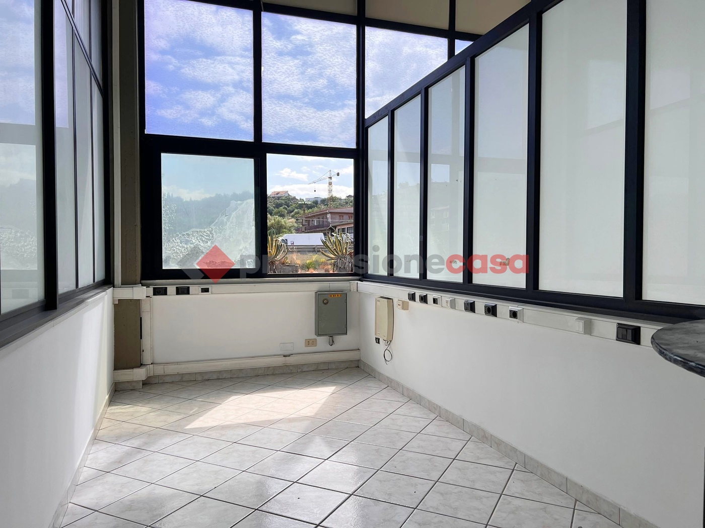 Ufficio con box doppio a Motta Sant'Anastasia