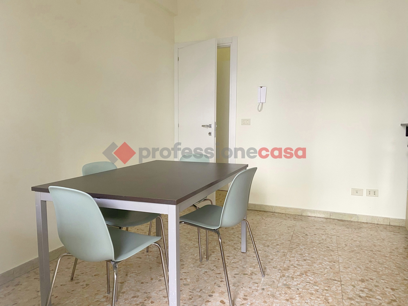 Trilocale arredato in affitto a Catania