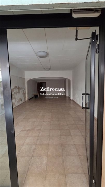 Locale commerciale in affitto a Medicina