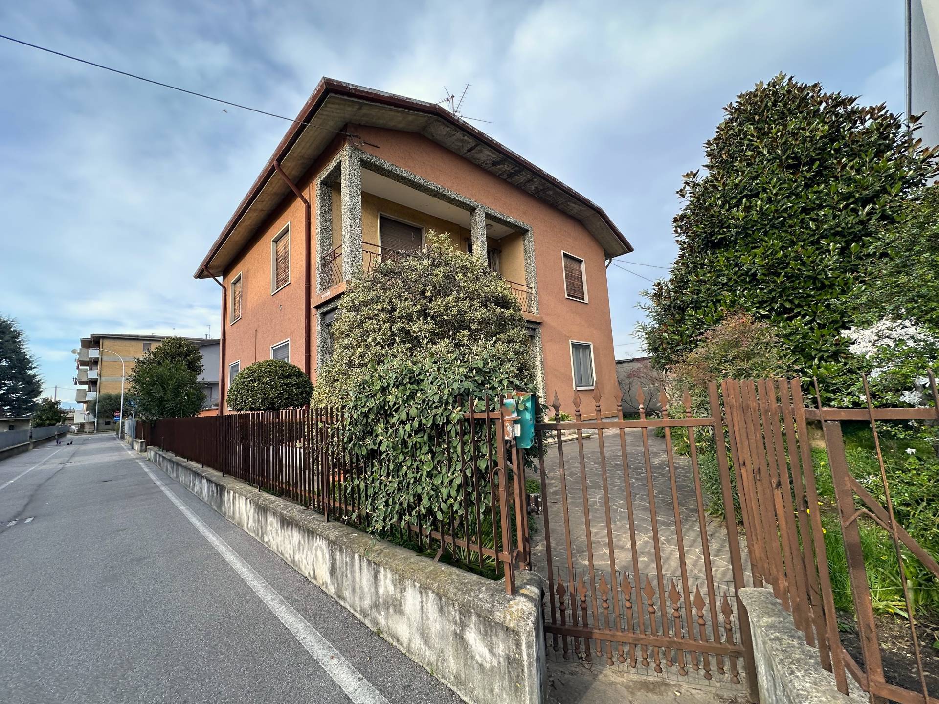 Villetta Bifamiliare in vendita a Comun Nuovo