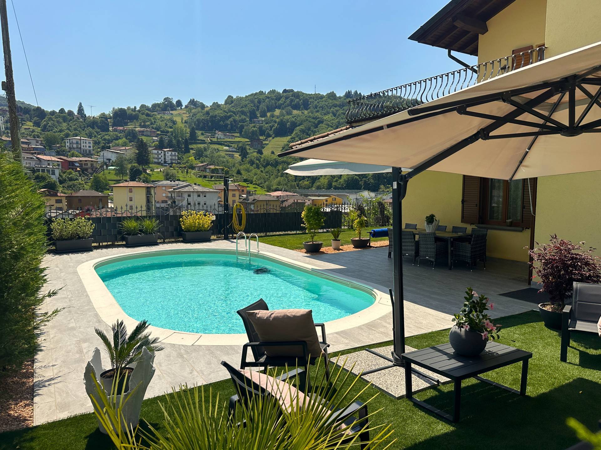 Appartamento in villa in vendita a Leffe