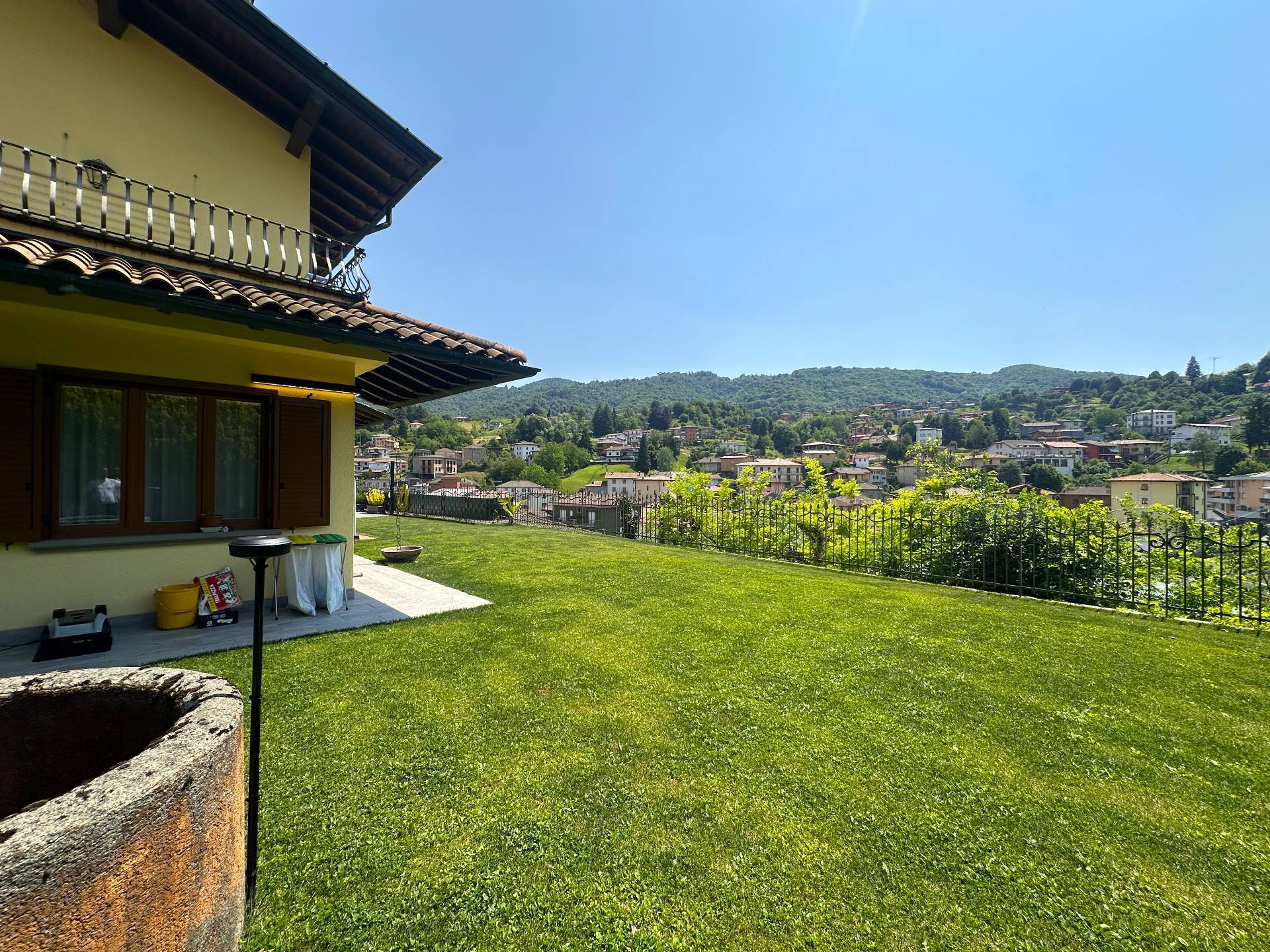 Appartamento in villa in vendita a Leffe