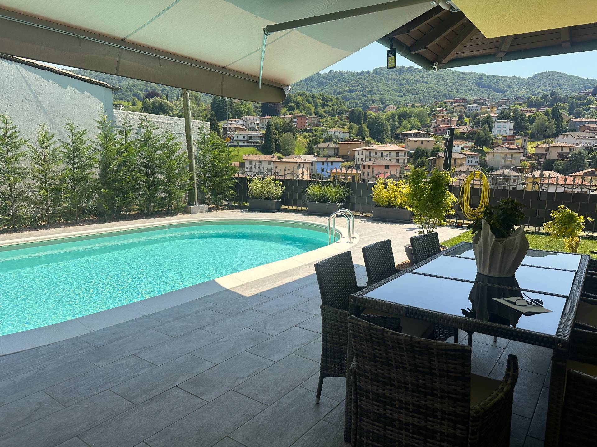 Appartamento in villa in vendita a Leffe