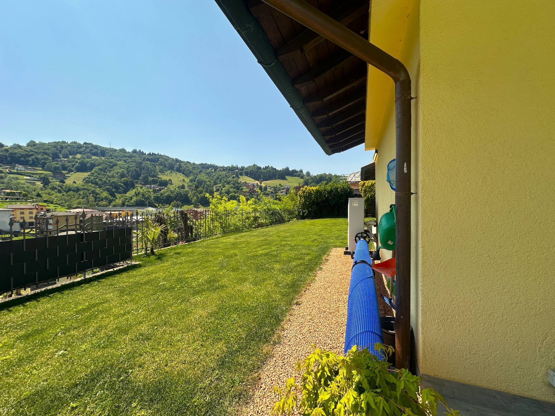 Appartamento in villa in vendita a Leffe