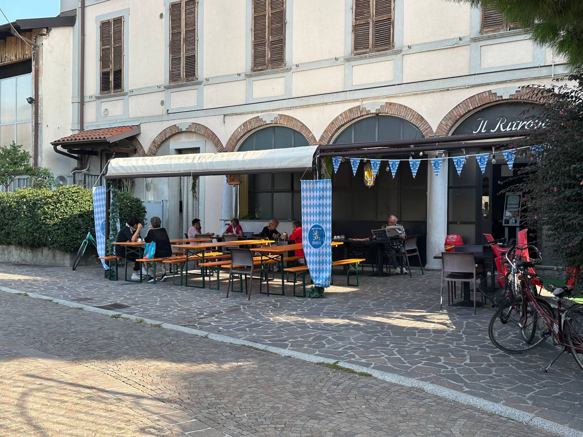 Locale commerciale in vendita a Pognano