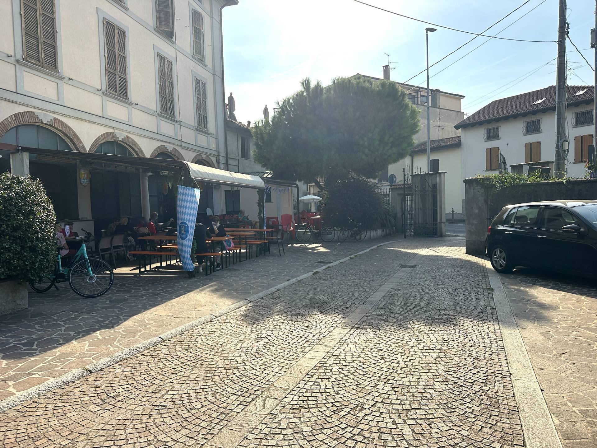 Locale commerciale in vendita a Pognano