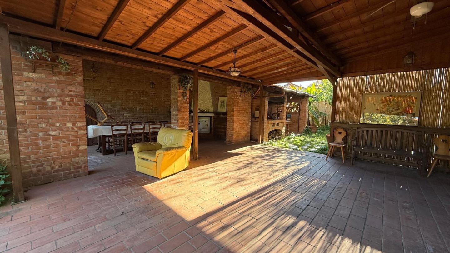 Villa con giardino a Pietrasanta