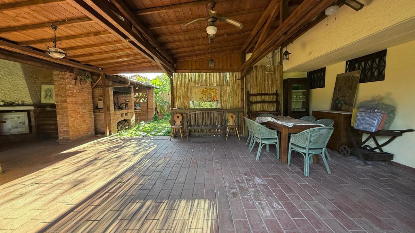 Villa con giardino a Pietrasanta