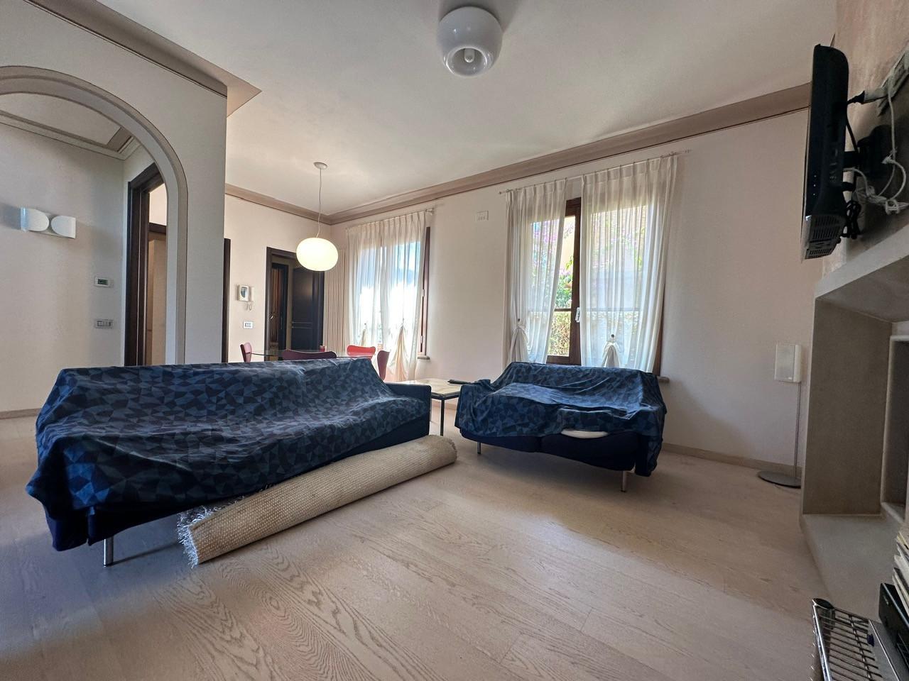 Villa con giardino, Pietrasanta tonfano