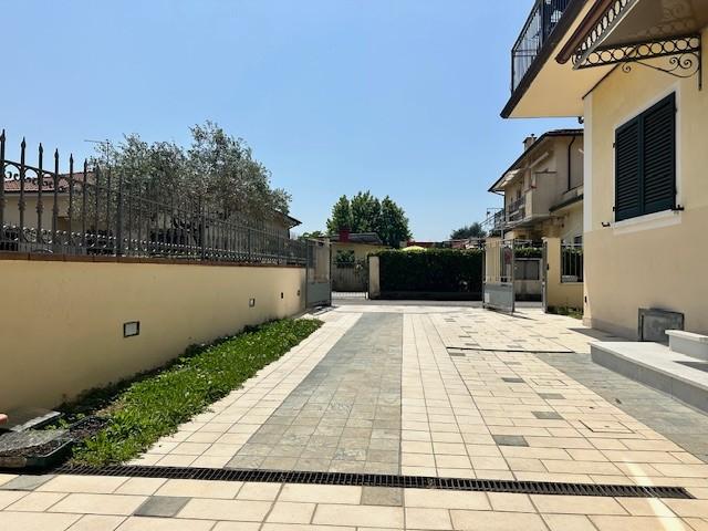 Trilocale in vendita, Camaiore lido di