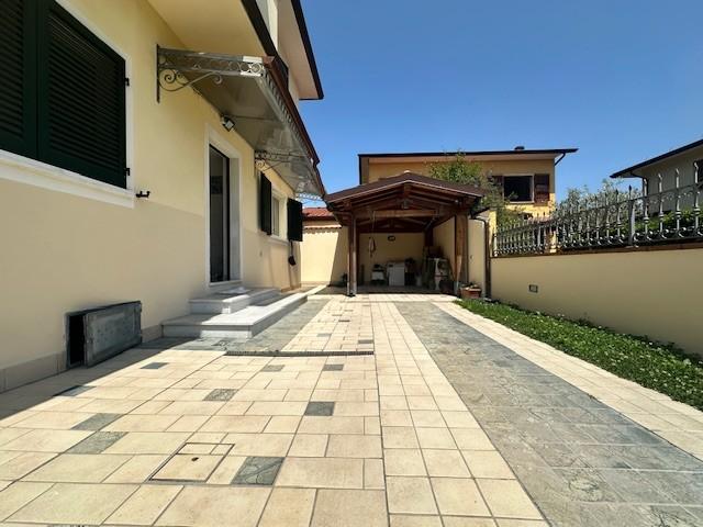 Trilocale in vendita, Camaiore lido di