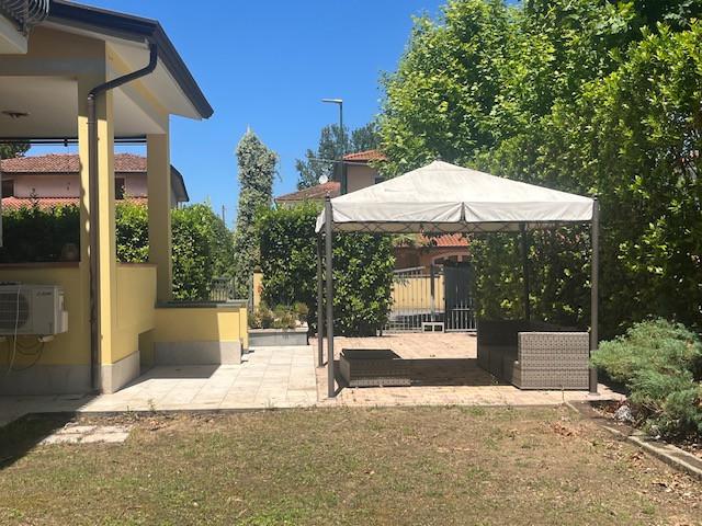 Villa Bifamiliare con giardino, Camaiore lido di