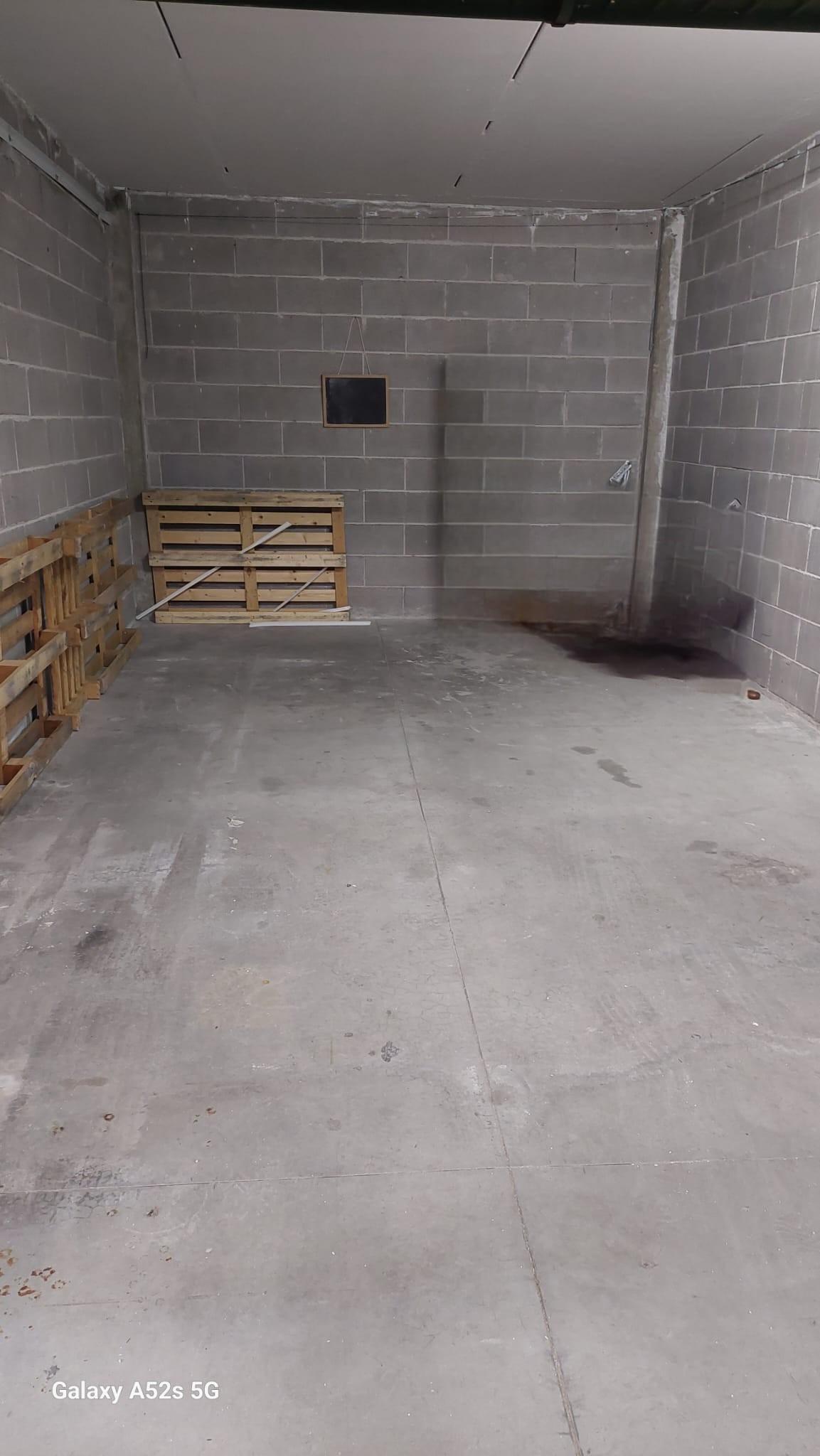 Box/Garage 18mq in affitto, Livorno cisternone