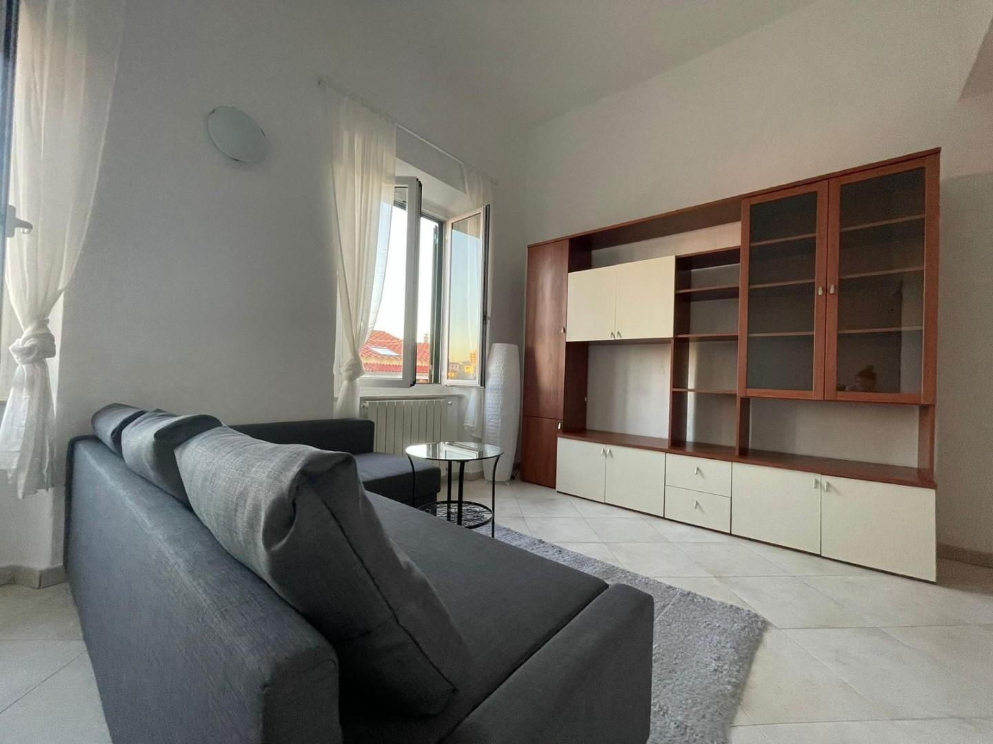 Trilocale arredato in affitto, Livorno centro